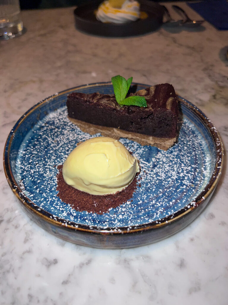 Chocolate cheesecake and ice cream dessert from Le Monde