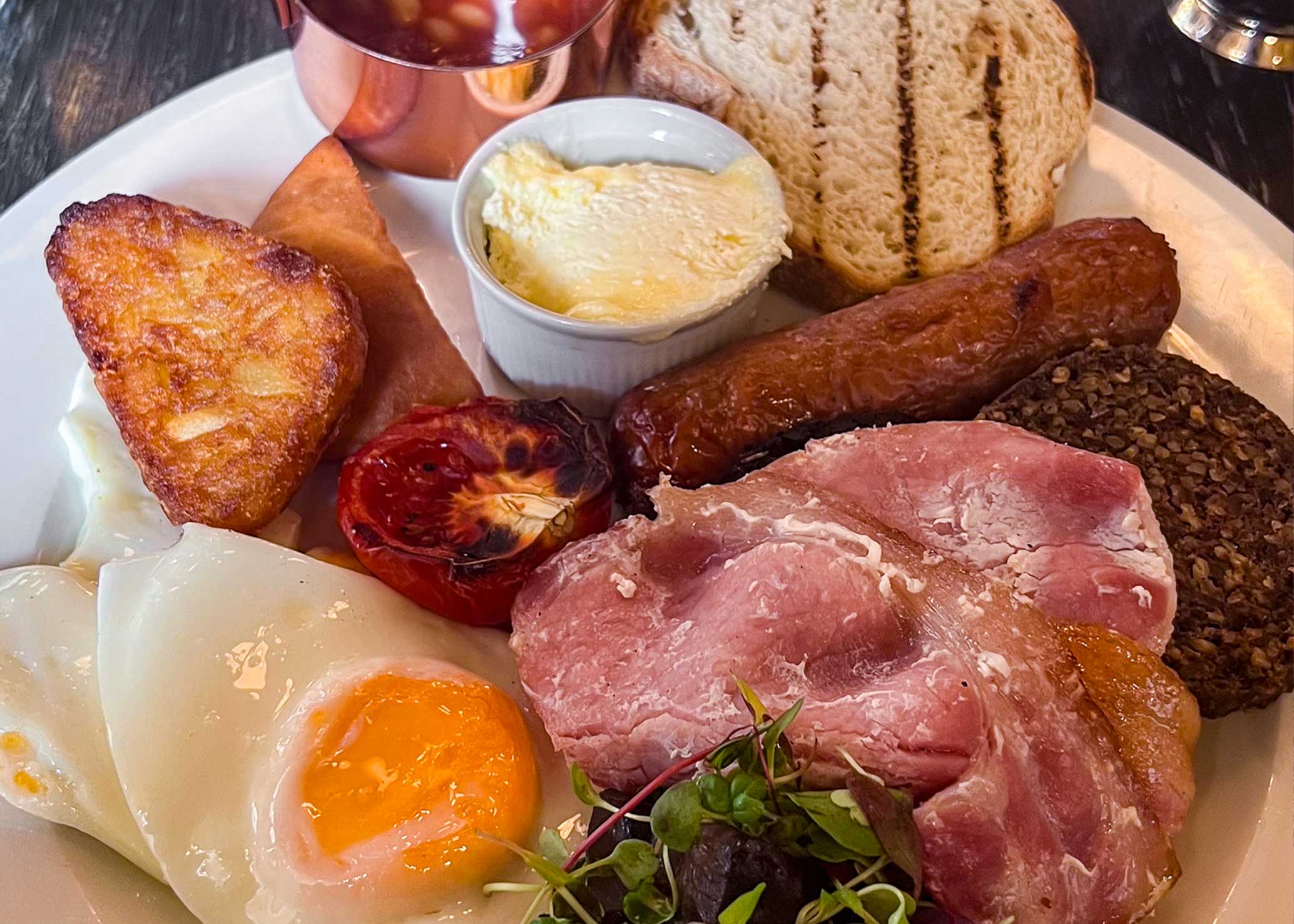 Crowded plate of full Scottish breakfast items